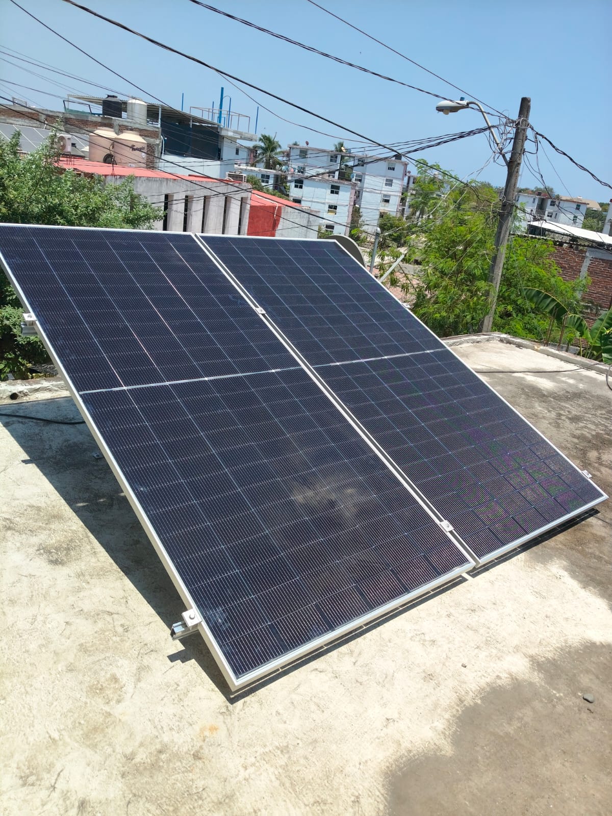 Imagen adjunta de paneles solares SoftEnerSol